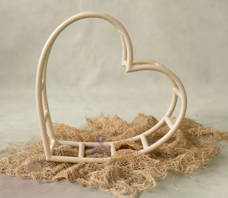 Bamboo Cane Heart Shape Ring Posing for Newborns, sitter,Baby Photography Photoshoot,Newborn Baby Photo Prop Basket,Heart Basket for Baby Photoshoot